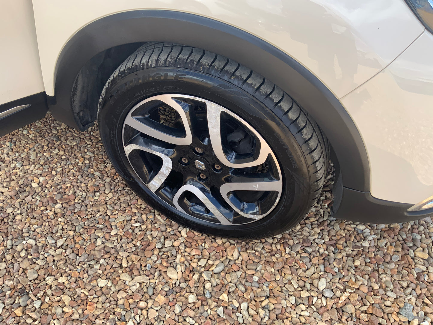 Renault Captur 0.9L petrol dynamique