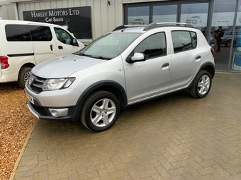 compare product Dacia Sandero stepway