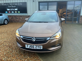 compare product Vauxhall Astra estate car auto