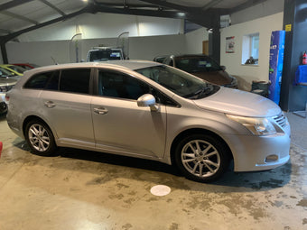 compare product Toyota Avensis estate car