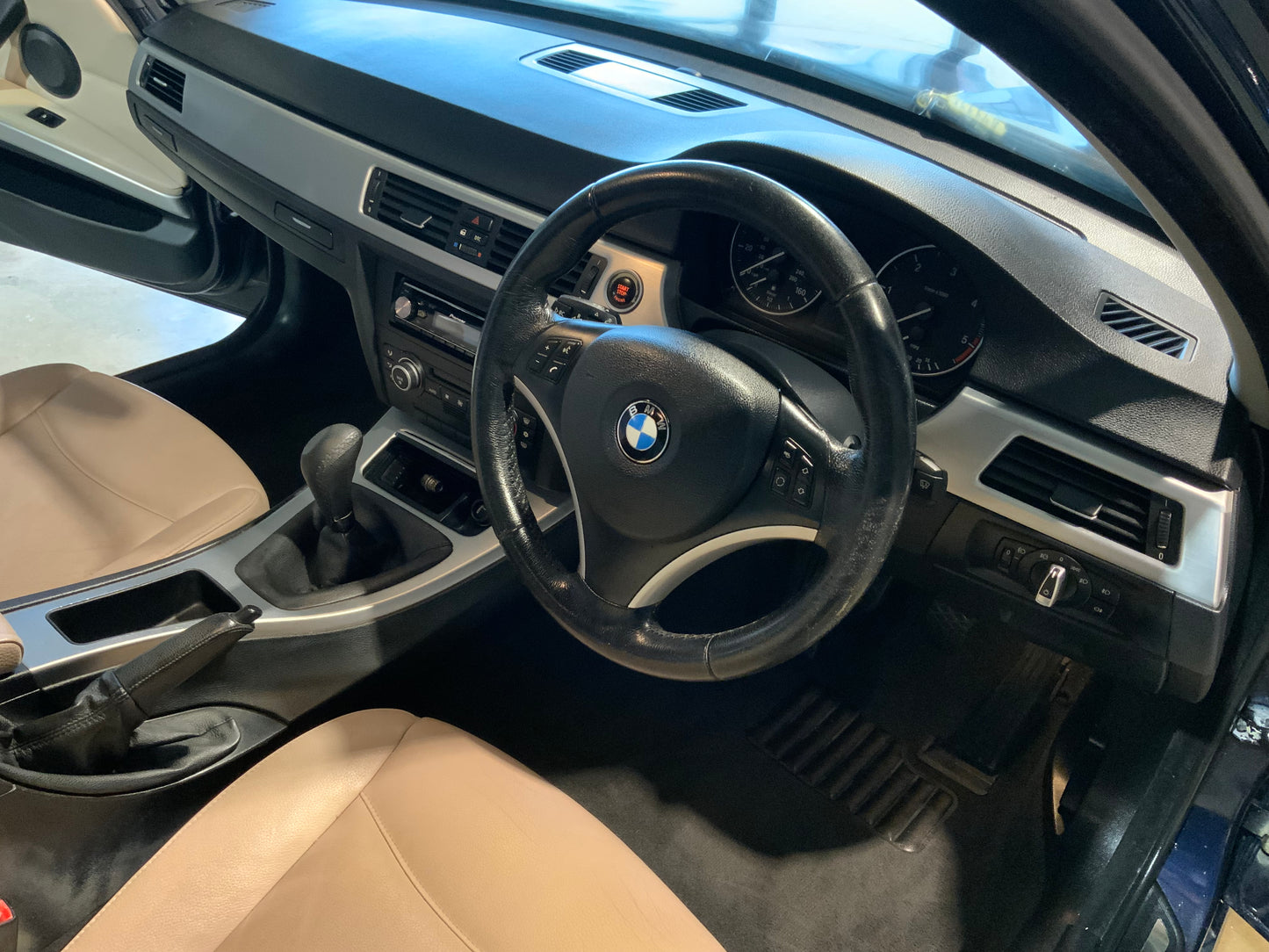 BMW 320 se touring estate car