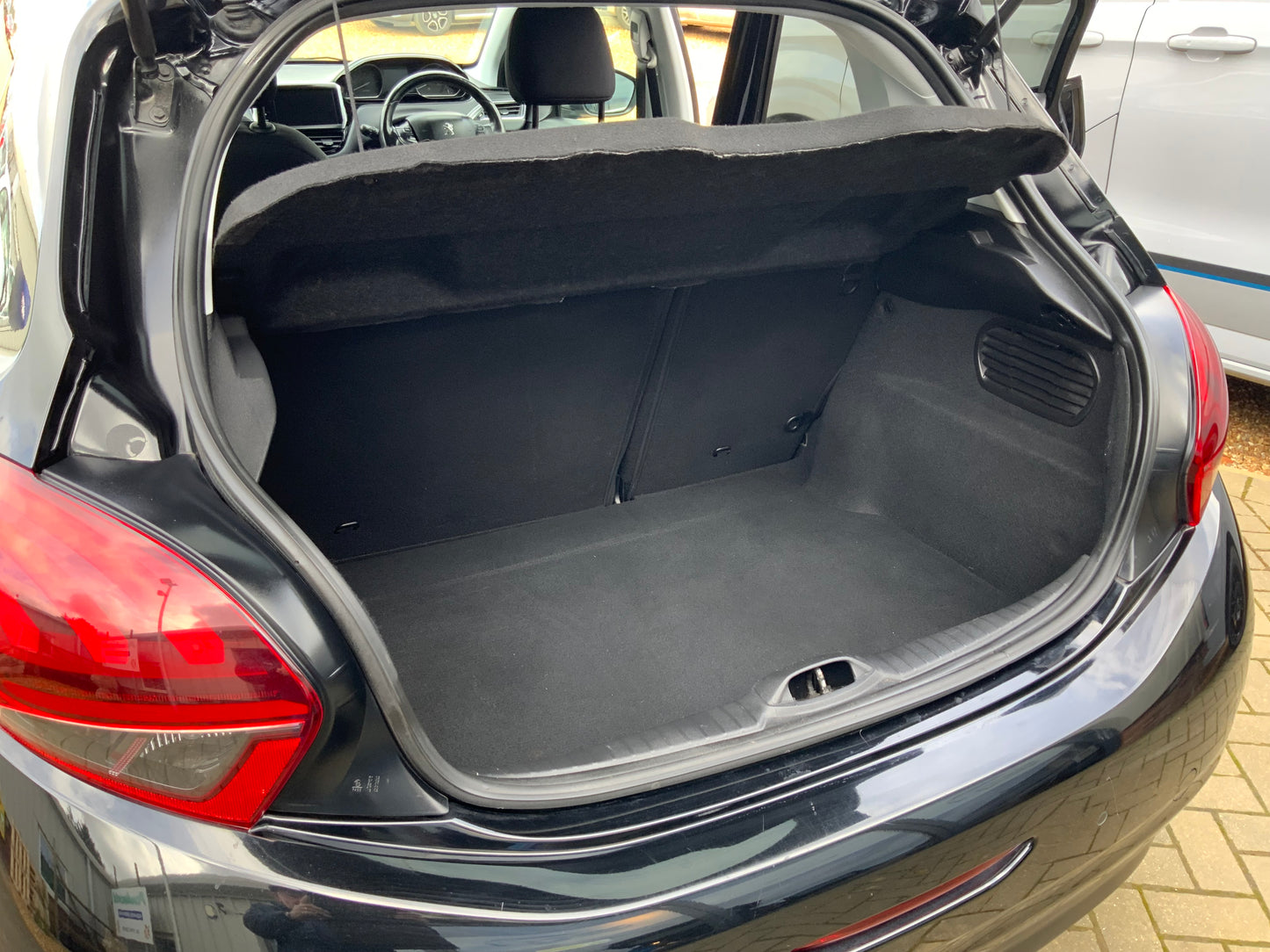 Peugeot 208 tech edition