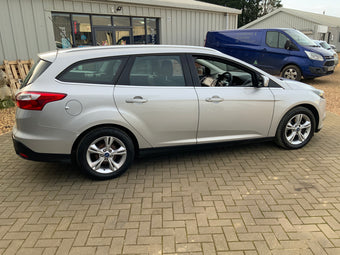 compare product Ford focus estate car diesel