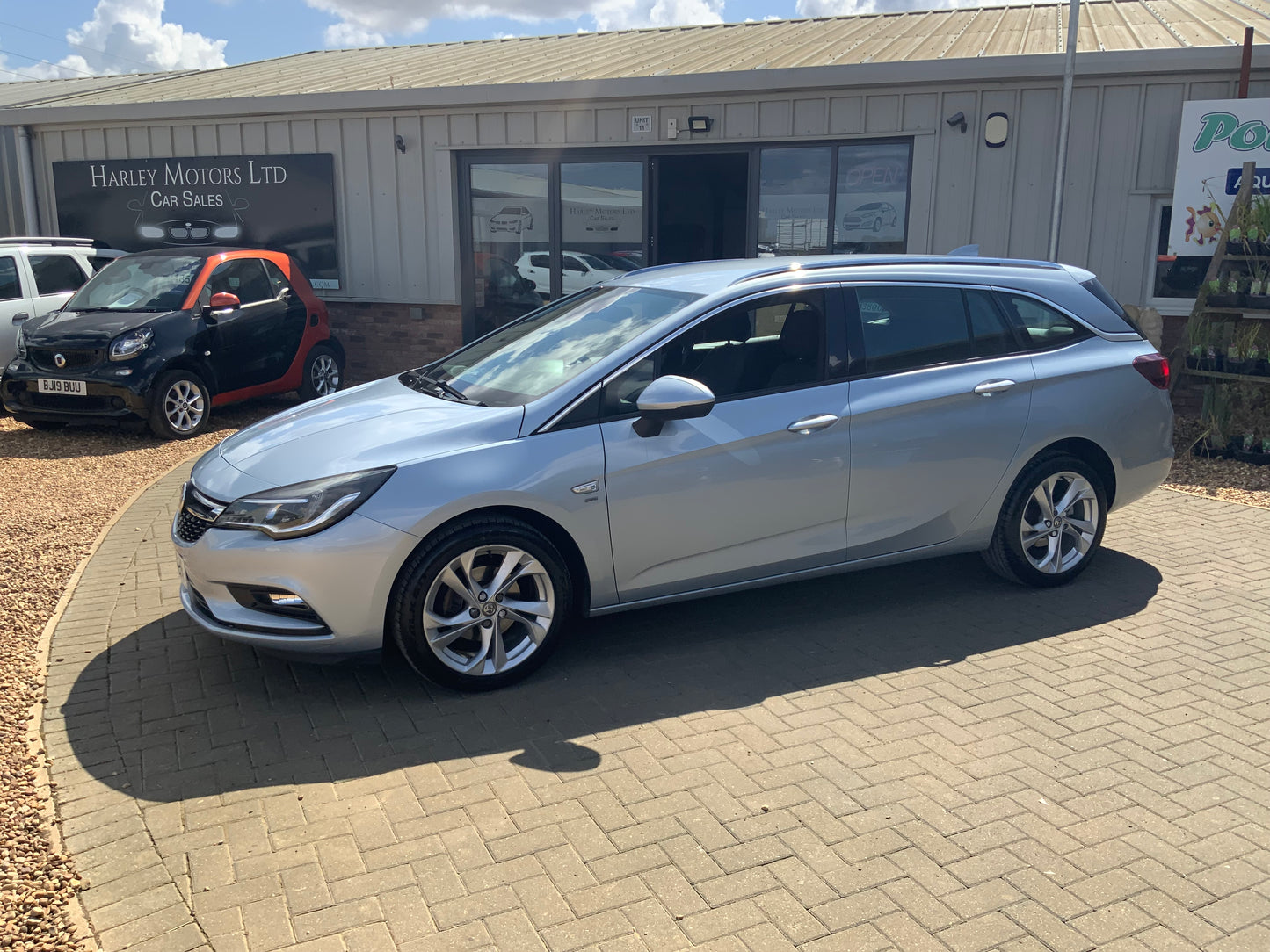 Vauxhall Astra tourer 1.4L estate car