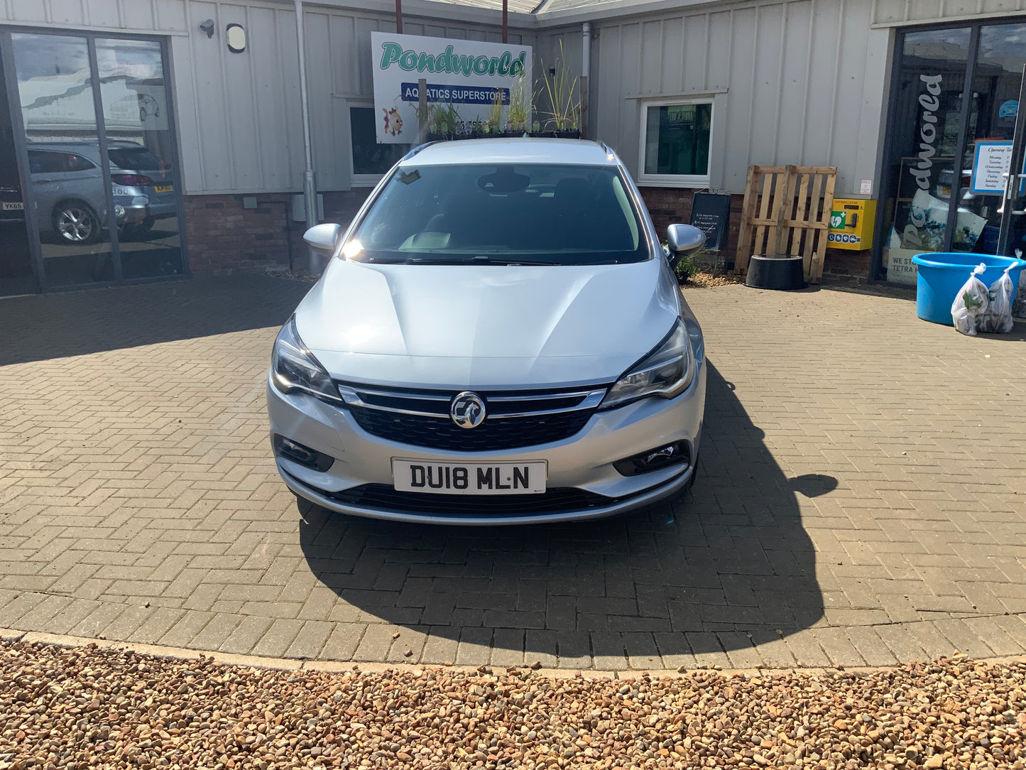 Vauxhall Astra tourer 1.4L estate car