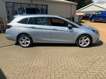 compare product Vauxhall Astra tourer 1.4L estate car
