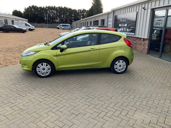 compare product Ford fiesta 1.2L 3 door