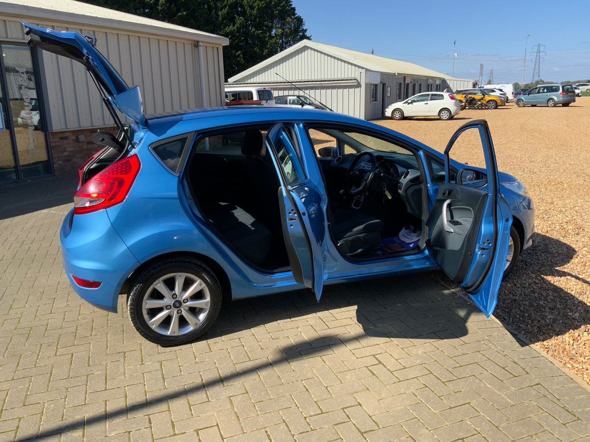 Ford fiesta 1.2L zetec 5 door