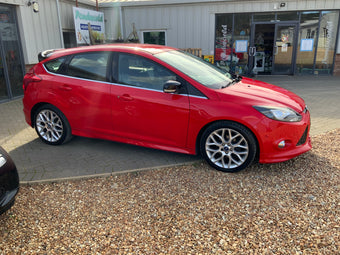 compare product Ford focus 1.6L tdci zetec