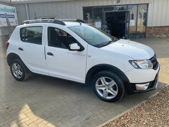 compare product Dacia Sandero stepway 0.9L tce petrol 2015