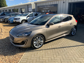 compare product Ford focus Vignale 1.5L E/B Auto