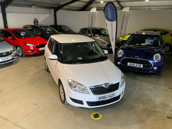 compare product Skoda Fabia 1.2L SE