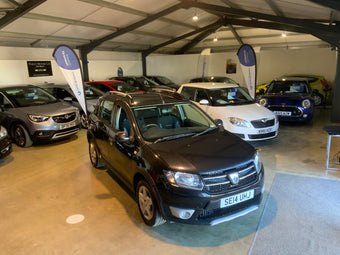 compare product Dacia Sandero stepway 1.5L diesel laureate