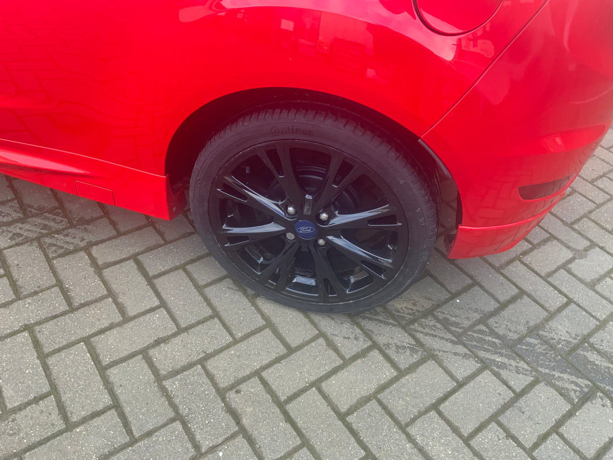 Ford Fiesta 1L zetec S red edition