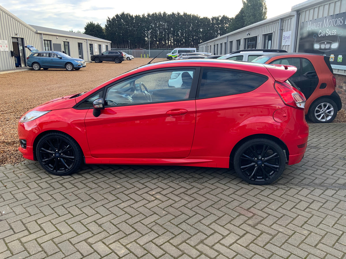Ford Fiesta 1L zetec S red edition
