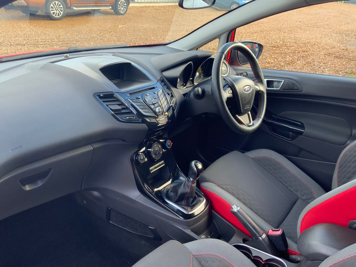 Ford Fiesta 1L zetec S red edition